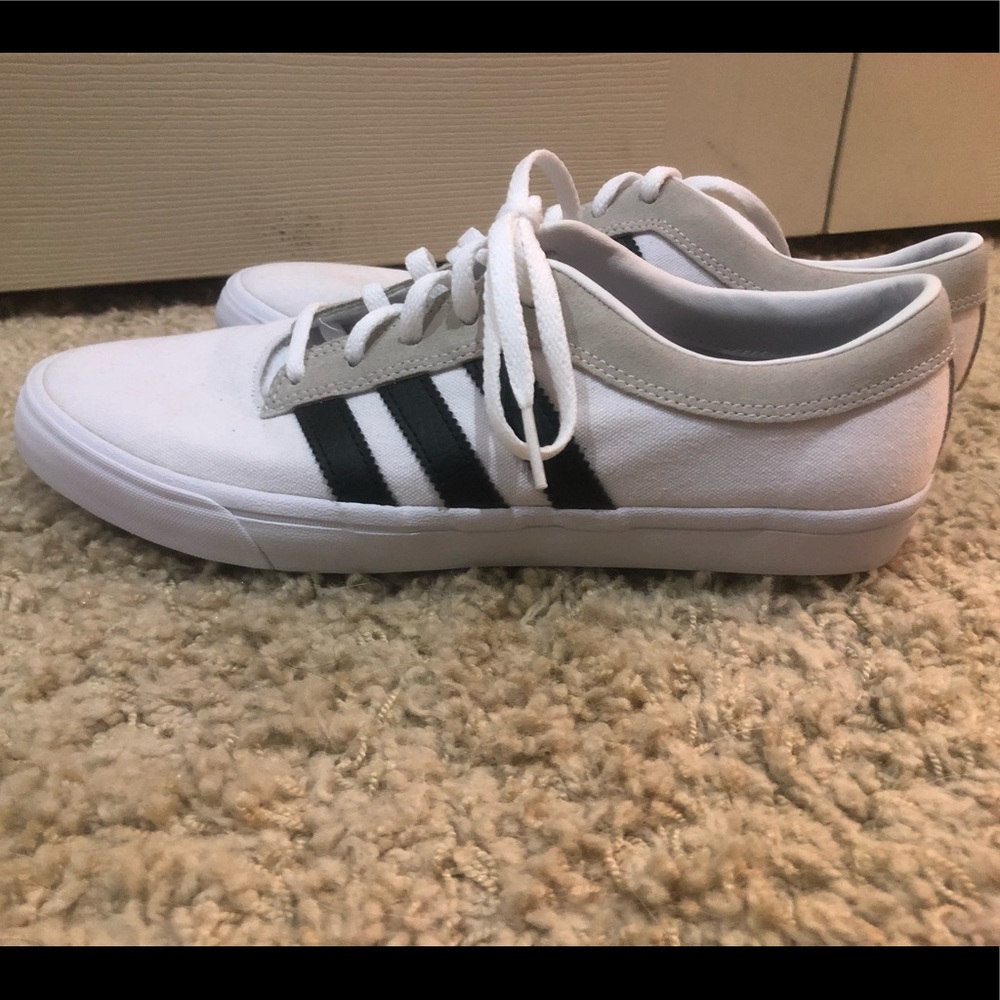 Women’s Adidas shoes size 8.5